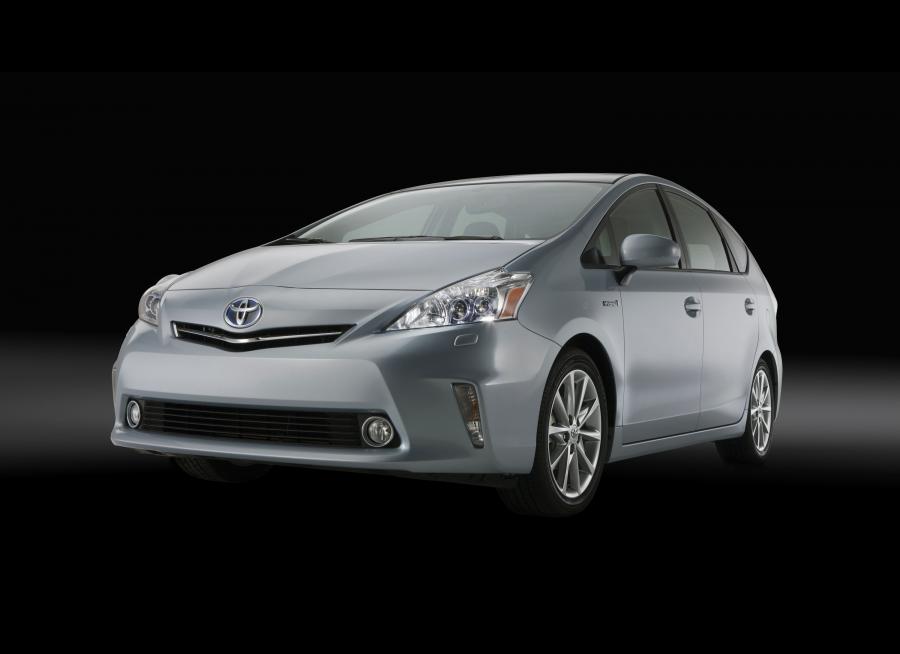 Toyota Prius V 2011 года  (фото 32 из 208)